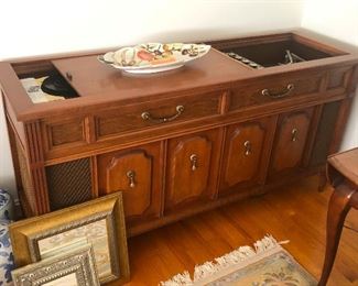 Vintage Magnavox Stereo Console. Yes, it works!