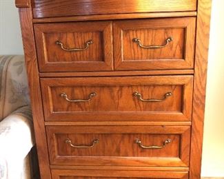 Vintage Keepsake Pulaski Dresser-excellent condition