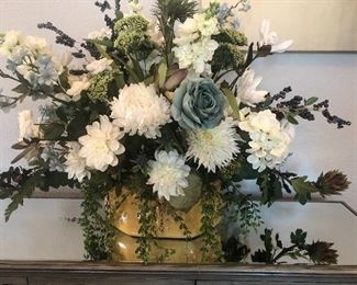 Large floral arrangement perfect for the middle of a large island or dining room table!