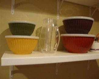 Set of melamine mixing bowls with lids