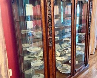 $3,500
Antique Oak China Cabinet
American, circa 1880-1900
Schriever