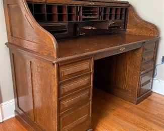 $1,900
Antique Cutler Roll-Top Desk
Schriever 
