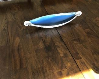 #100) - $750 - Solid wood table with 6 Chairs. 20 Inch leaf folds into table to expand an additional length.  Custom protective pads for entire table.  40" x 72" collapsed.  40" x 92" expanded.  