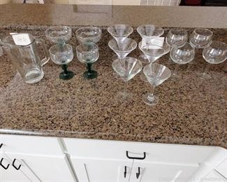 14 Piece Martining Cocktail Favorite Drink Glasses and One Pitcher
