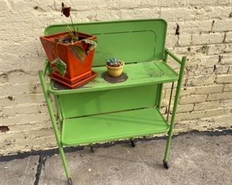 Oh a versi-cart by Reylon, and in fabulous apple green! - under “condition” - we say, “put a pot on it!” - cause yes, there are rust/removal circles.