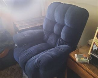 electric chair working and in great condition still has tags! 