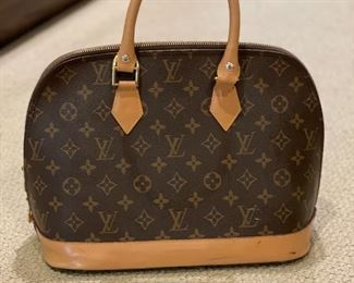 Louis Vuitton Alma handbag M51130. Photo 1 of 2.
