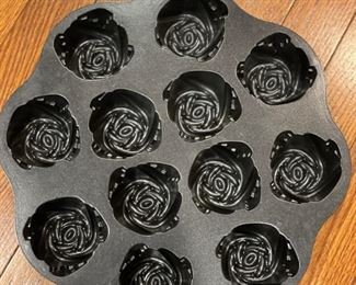 Nonstick baking molds.