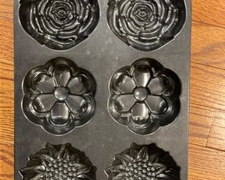 Nonstick baking molds.