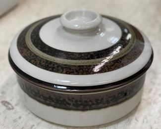 Vintage chip free Arabia Karelia serving bowls and covered casserole. Photo 2 of 2.