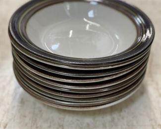 Vintage chip free Arabia Karelia three-piece service for 8 (dinner, salad and soup). Photo 2 of 4.