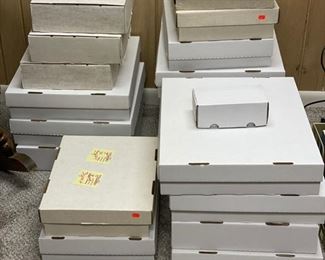 HUGE collection of baseball cards -- 1,000+. Photo 2 of 2.