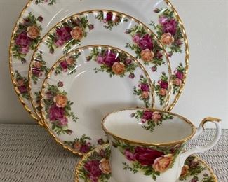 Royal Albert "Old Country Roses" China (14) 5-piece place settings