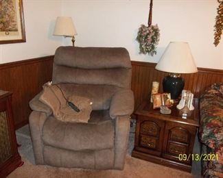 electric lift chair/reclines