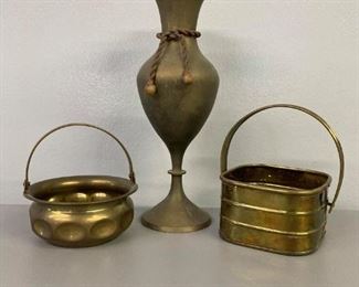 Lot of vintage brass decor