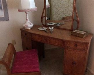 Antique Dressing table with matching vanity bench - EXCELLENT CONDITION