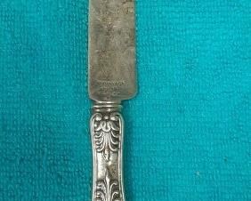 https://www.ebay.com/itm/124815126943	ME3009 USED TIFFANY & CO. STERLING SILVER BUTTER KNIFE ENGLISH KING PATTERN	Offer
