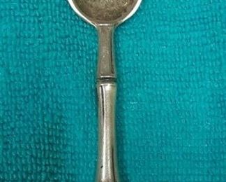 https://www.ebay.com/itm/124815126928	ME3016 USED TIFFANY & CO. 4 1/8 STERLING SILVER TEA SPOON BAMBOO PATTERN	Offer
