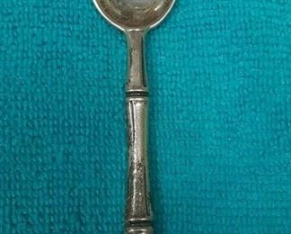 https://www.ebay.com/itm/124815128003	ME3017 USED TIFFANY & CO. 4 1/8 STERLING SILVER TEA SPOON BAMBOO PATTERN	Offer
