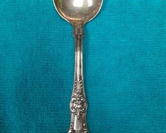 https://www.ebay.com/itm/114895585138	ME3022 USED TIFFANY & CO. STERLING SILVER ICE CREAM SPOON KING PATTERN	Offer
