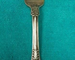 https://www.ebay.com/itm/124815126954	ME3056 USED TIFFANY & CO. 6 3/4 INCH STERLING SILVER FORK KING PATTERN	Offer
