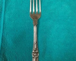 https://www.ebay.com/itm/114895586472	ME3058 USED TIFFANY & CO. 6 3/4 INCH STERLING SILVER FORK KING PATTERN	Offer
