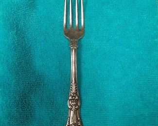https://www.ebay.com/itm/124815128004	ME3055 USED TIFFANY & CO. 6 3/4 INCH STERLING SILVER FORK KING PATTERN	Offer
