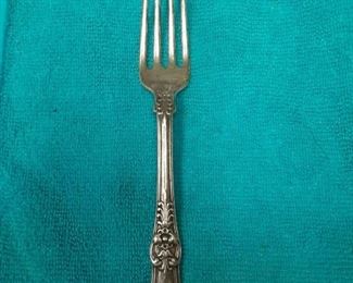 https://www.ebay.com/itm/124815126926	ME3059 USED TIFFANY & CO. 6 3/4 INCH STERLING SILVER FORK KING PATTERN	Offer

