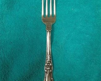 https://www.ebay.com/itm/114895585482	ME3060 USED TIFFANY & CO. 6 3/4 INCH STERLING SILVER FORK KING PATTERN	Offer
