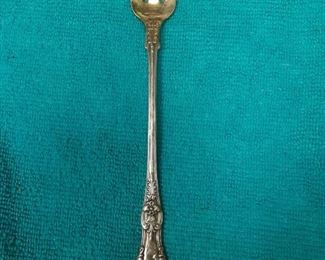 https://www.ebay.com/itm/124815126947	ME3070 USED TIFFANY & CO. STERLING SILVER OYSTER FORK KING PATTERN	Offer
