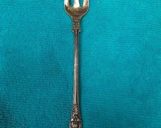 https://www.ebay.com/itm/114895585479	ME3074 USED TIFFANY & CO. STERLING SILVER OYSTER FORK KING PATTERN	Offer
