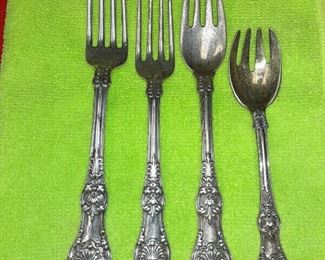 https://www.ebay.com/itm/124815126950	ME3078 USED TIFFANY & CO. LOT OF FOUR STERLING SILVER FORKS KING PATTERN	Offer

