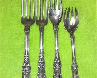 https://www.ebay.com/itm/124815126203	ME3082 USED TIFFANY & CO. LOT OF FOUR STERLING SILVER FORKS KING PATTERN	Offer
