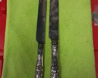 https://www.ebay.com/itm/114895585108	ME3097 USED LOT OF TWO TIFFANY & CO. STERLING SILVER KNIVES KING PATTERN	Offer
