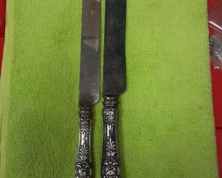 https://www.ebay.com/itm/124815126181	ME3098 USED LOT OF TWO TIFFANY & CO. STERLING SILVER KNIVES KING PATTERN	Offer
