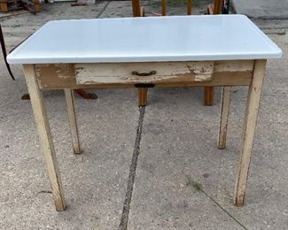 https://www.ebay.com/itm/124916249062	MC5011 - Marshal Field Vintage Enamel Metal Kitchen Table Local Pickup	Auction
