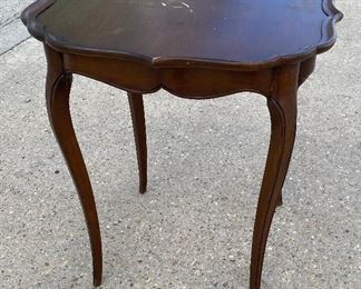 https://www.ebay.com/itm/124916268902	MC5015 - French Provincial Tall Lamp / Accent Table Local Pickup - Townsend Manufacturing	Auction
