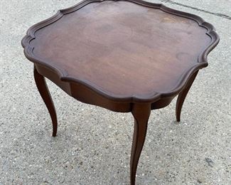 https://www.ebay.com/itm/115006545381	MC5018 - French Provincial Short Accent Table Local Pickup - Townsend Manufacturing	Auction
