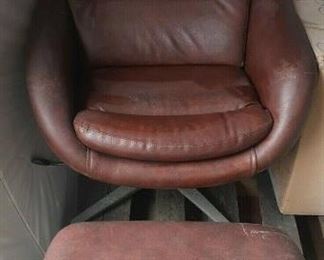https://www.ebay.com/itm/115049934294	VL8003 MidCentury Modern Brown Leather Swivel Armchair With Ottoman LOCAL PICKUP		BIN

