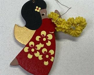 https://www.ebay.com/itm/115055789462	NC538 VINTAGE EMQEE CORP HAWAII CHRISTMAS ORNAMENT RED ANGEL GIRL		Auction Starts 10/22/2021 10 PM
