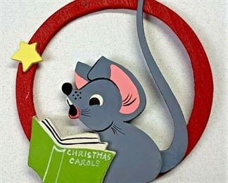 https://www.ebay.com/itm/115055789467	NC536 VINTAGE EMQEE CORP HAWAII CHRISTMAS ORNAMENT CAROLING MOUSE		Auction Starts 10/22/2021 10 PM
