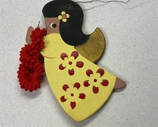 https://www.ebay.com/itm/124963822023	NC540 VINTAGE EMQEE CORP HAWAII CHRISTMAS ORNAMENT YELLOW ANGEL GIRL 2		Auction Starts 10/22/2021 10 PM
