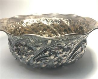 https://www.ebay.com/itm/115055859530	ME7038 Sterling Gorham Floral Bowl (408g)		Auction Starts 10/22/2021 10 PM
