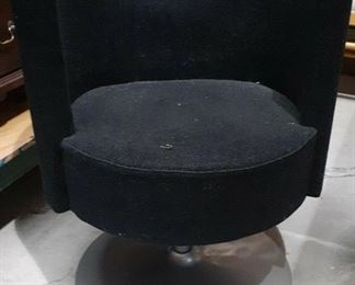 https://www.ebay.com/itm/124963923172	SC8004 Mid Century Modern Black Barrel Swivel Chair LOCAL PICKUP		Auction Starts 10/22/2021 10 PM
