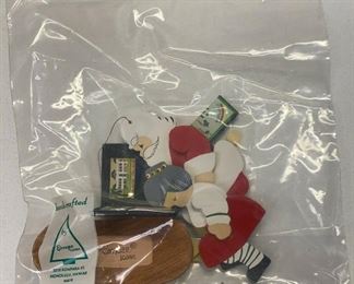 https://www.ebay.com/itm/124963978225	NC546 VINTAGE EMQEE CORP HAWAII CHRISTMAS ORNAMENT MR AND MRS CLAUS SCRAPBOOKING		Auction Starts 10/22/2021 10 PM
