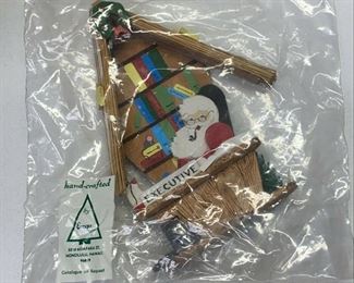 https://www.ebay.com/itm/124963978240	NC545 VINTAGE EMQEE CORP HAWAII CHRISTMAS ORNAMENT EXECUTIVE SANTA NEW UNOPENED		Auction Starts 10/22/2021 10 PM
