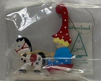 https://www.ebay.com/itm/124963978217	NC548 VINTAGE EMQEE CORP HAWAII CHRISTMAS ORNAMENT ELF AND HORSE NEW UNOPENED 		Auction Starts 10/22/2021 10 PM
