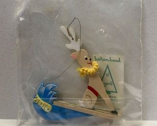 https://www.ebay.com/itm/124963978221	NC551 VINTAGE EMQEE CORP HAWAII CHRISTMAS ORNAMENT SURFING REINDEER NEW UNOPENED		Auction Starts 10/22/2021 10 PM
