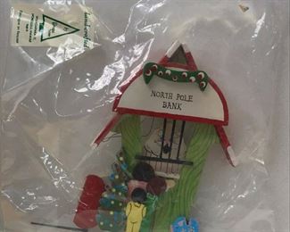 https://www.ebay.com/itm/115055883105	NC554 VINTAGE EMQEE CORP HAWAII CHRISTMAS ORNAMENT NORTHPOLE BANK 2 NEW UNOPENED		Auction Starts 10/22/2021 10 PM
