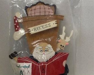 https://www.ebay.com/itm/115055883116	NC556 VINTAGE EMQEE CORP HAWAII CHRISTMAS ORNAMENT JUDGE SANTA 		Auction Starts 10/22/2021 10 PM
